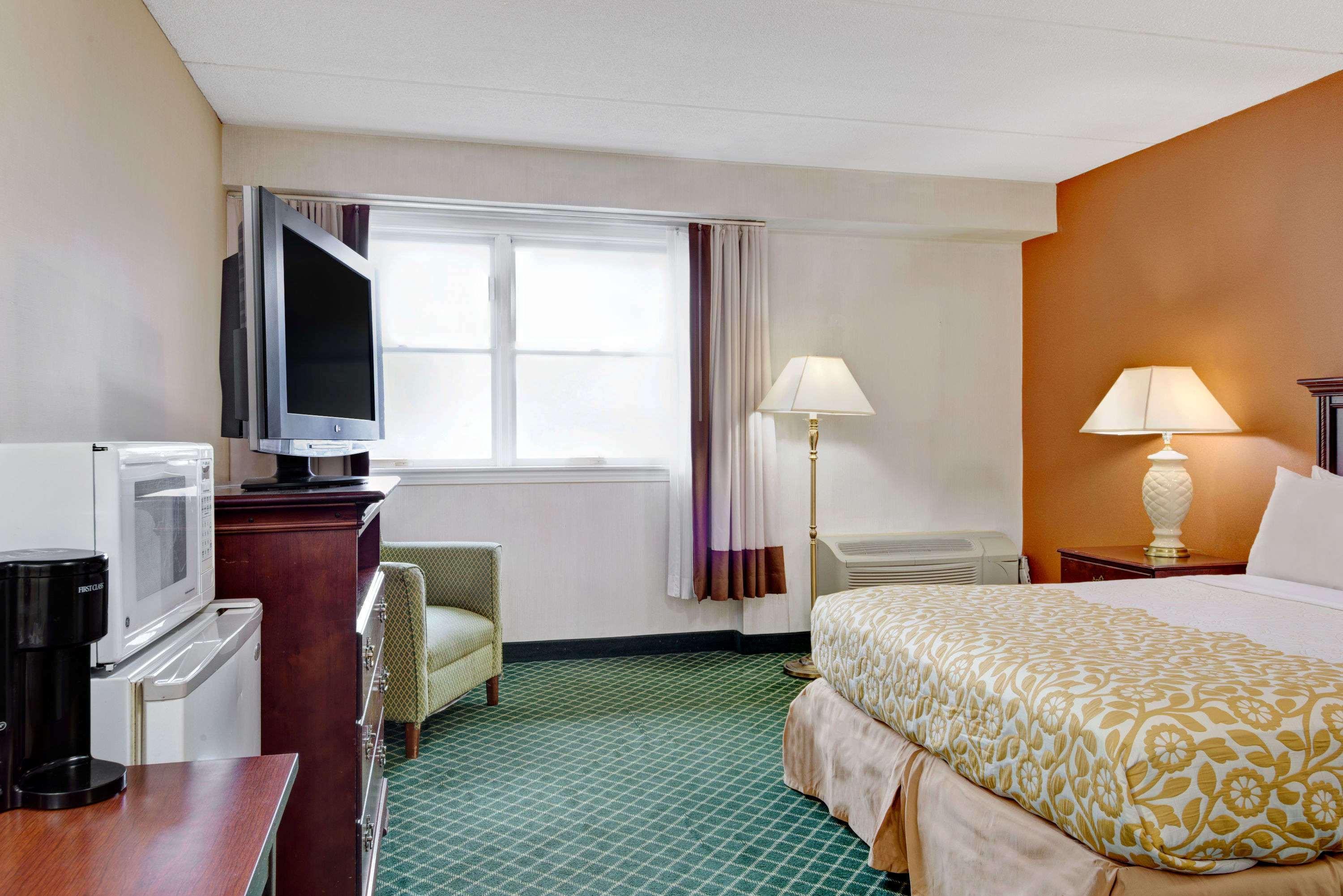 Days Hotel By Wyndham Methuen Ma Conference Center Exterior photo