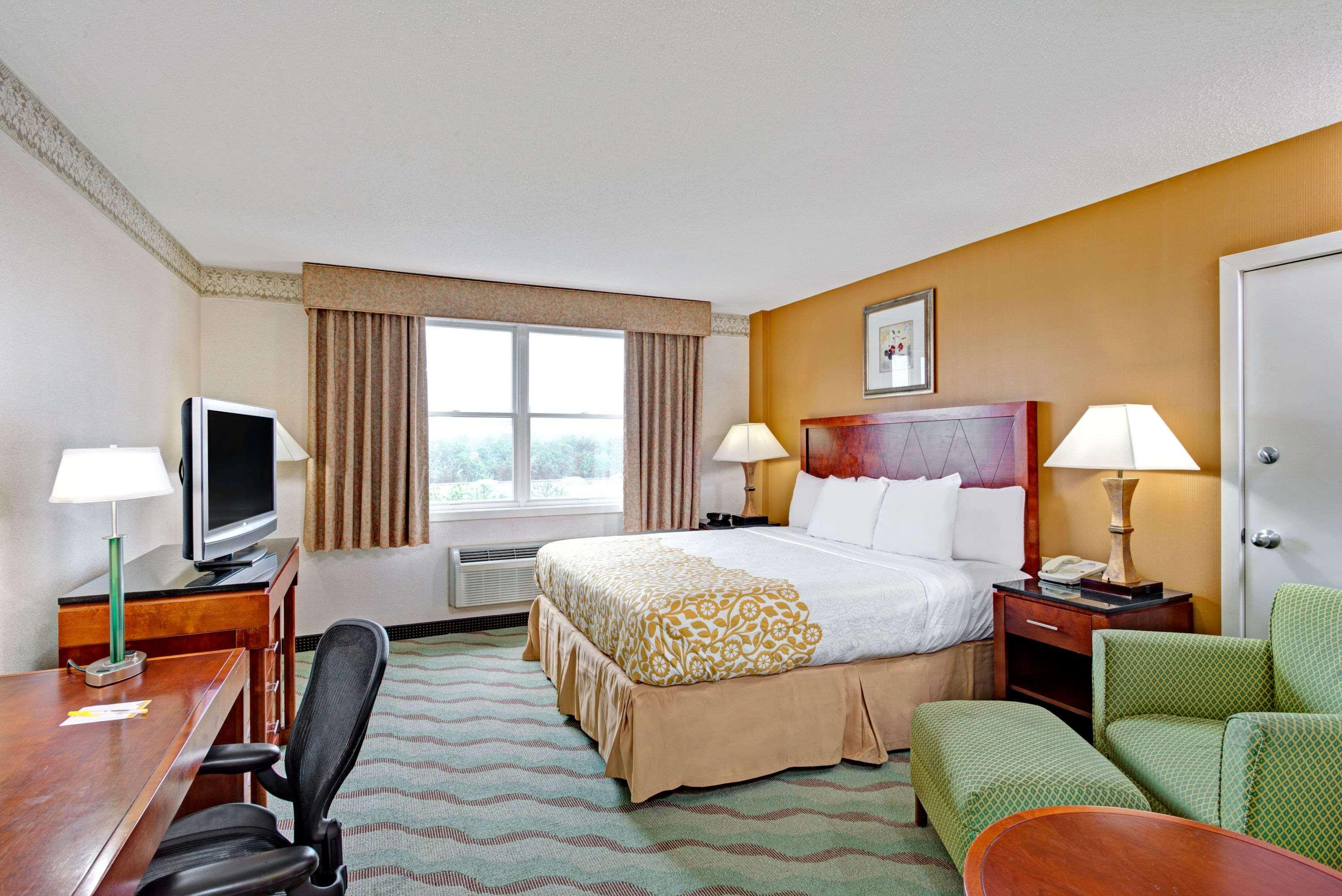 Days Hotel By Wyndham Methuen Ma Conference Center Exterior photo